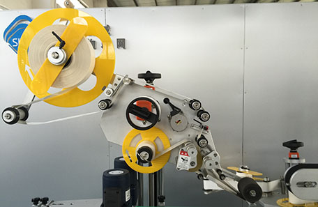 口香糖平側面貼標機