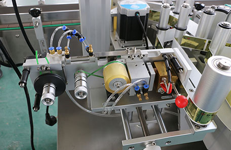 帶把手瓶定位貼標(biāo)機(jī)