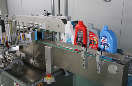 潤滑油雙面貼標機