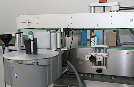 洗發水雙面貼標機