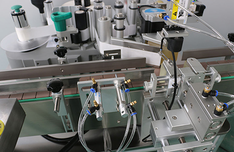 圓瓶定位貼標機