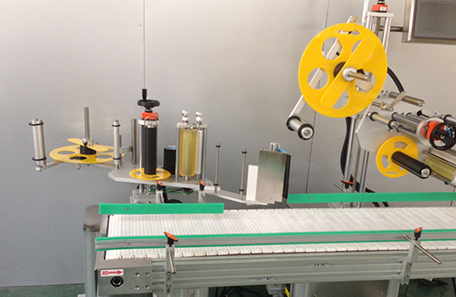 包裝箱平面兼側面貼標